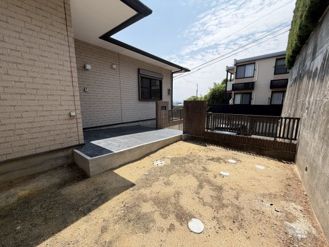 玄関横のお庭