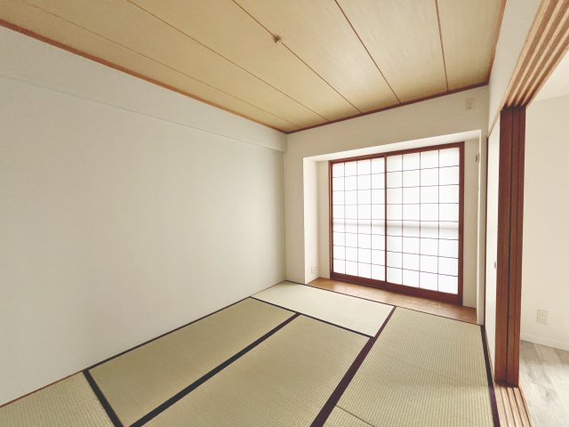 和室ならではの温かな和の空間で寛ぎの時間を過ごせます