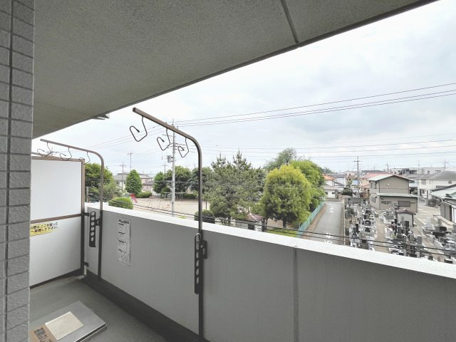 バルコニーからの眺めを楽しみながら食事をしませんか
