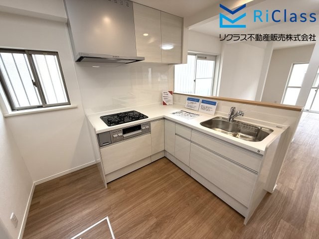 新調のシステムキッチンです