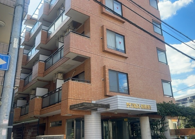 マンションの駐輪場は、事前に空きがあるか確認を取ると安心です。せっかく入居したのに駐輪スペースがない！なんてことになったら大変ですよね。そこで、内見時や購入前にはまず事前に確認しておくと良いでしょう。