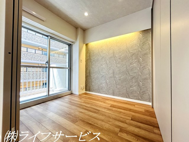 バルコニー側洋室／ワイドクローゼット＆間接照明あり！
