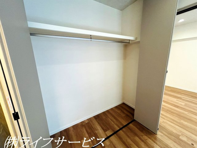 バルコニー側洋室／ワイドクローゼット＆間接照明あり！