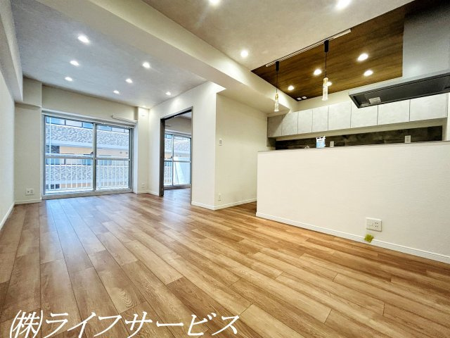 南向きのＬＤＫ15.6帖／ダウンライト設置済！リフォーム済につきすぐのご入居が可能です！