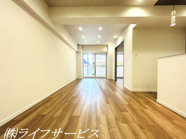 南向きのＬＤＫ15.6帖／ダウンライト設置済！リフォーム済につきすぐのご入居が可能です！