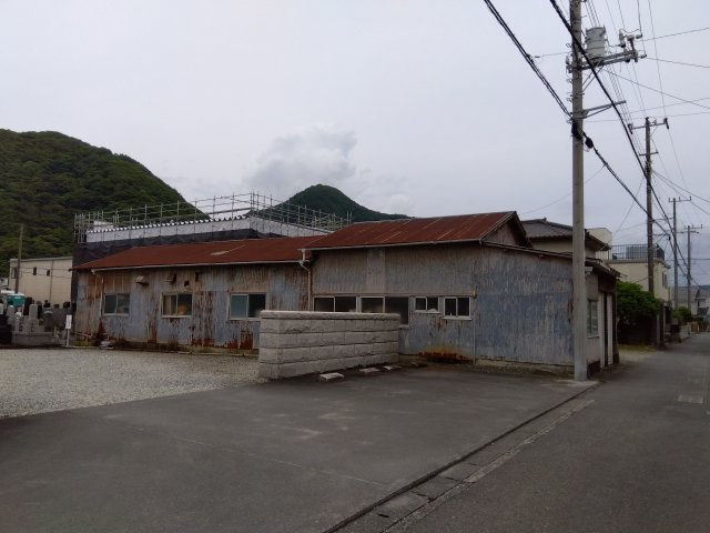 緑豊かな場所にあります。自然を身近に感じる事が出来ます。東に香貫山、西に駿河湾が望めます。