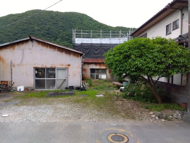 国道414号線まで車で1分です。沼津市街地までのアクセス良好です。コンビニ・ドラッグストアまで車で2分です。