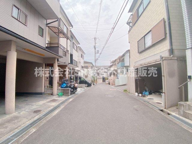 前面道路含む現地写真です