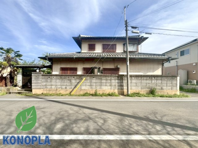 ■外観｜庭付き一戸建てならお子様やペットが走り回っても大丈夫！伸び伸びと遊び、過ごすことができます♪