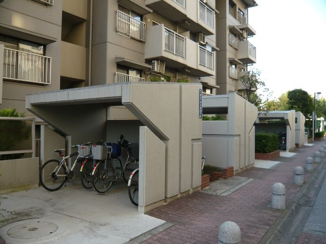 ■【Common　area　-　bicycle　parking　lot】駐輪場になります。