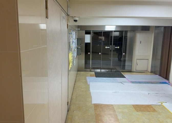 マンションのエントランスには、もともと風よけや防犯の役割がありますが、マンションによって宅配ボックスなどの設備が備わっている所もあります。日々の生活をイメージしながら生活しやすさをチェックしましょう。