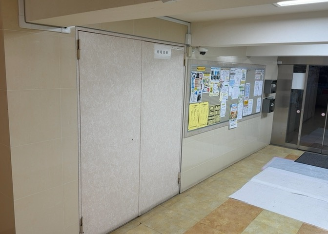 ロビーというと、エントランスと何がちがうの？と思いますよね。実はロビーとエントランスには明確な決まりはありません。物件によっては、エントランスを入って広がるある程度の広さのある空間がロビーとなります。