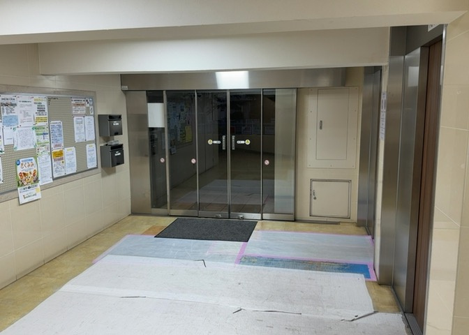室内の防犯設備もチェックしましょう！モニター付きインターホンが設置されているか、防犯シャッターが設備されているか、ベランダに人が上がってきにくい高さかなどチェックしておくと入居後も安心できるでしょう。