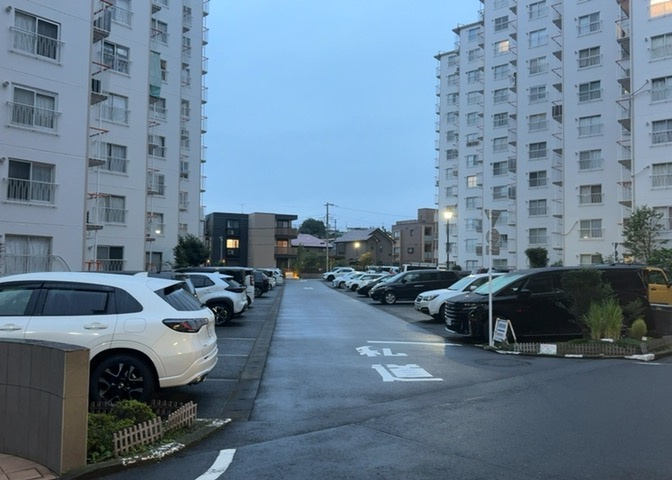 眺望を気にして物件を探す場合、前面に建物が建っていないか現地で確認しましょう！前面に建物があると景色はもちろん、日当たりや風通しにも影響が出てきます。住んだ時のことを想像しながら現地見学をしましょう。