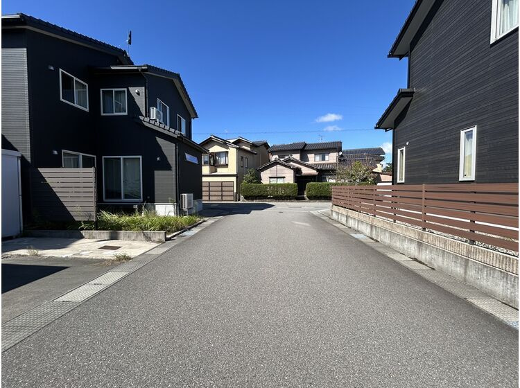 前面道路（東側）