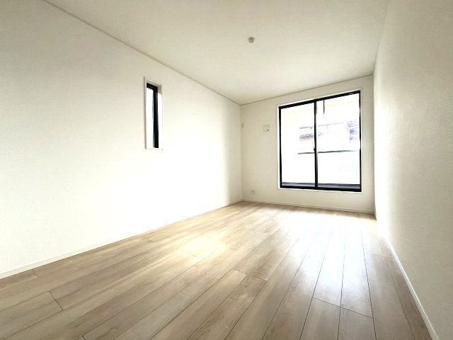 現地写真。2階主寝室です。