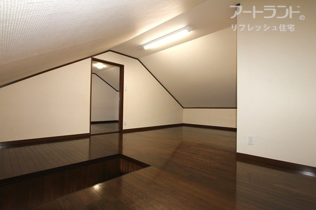 【3階屋根裏収納12.3帖】季節物、レジャー用品など使用頻度の低い物、思い出の品の保管場所に活躍♪