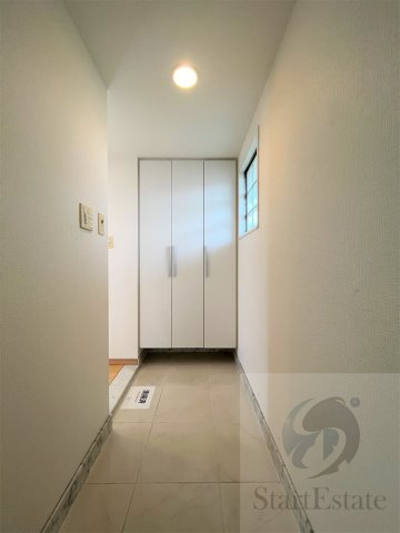賃貸借契約前のお部屋の画像です。