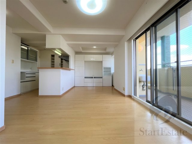 賃貸借契約前のお部屋の画像です。