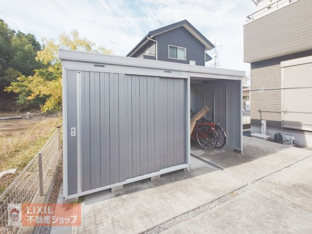 多趣味の方にお勧め！大きな物置付いてます！