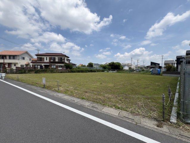 のどかな環境で陽当り良好！敷地広々約90坪！お好きなハウスメーカーで建築できます。当社では一級建築士による無料の間取りプランの作成も承ります。お気軽にお問合せ下さい(*^_^*)