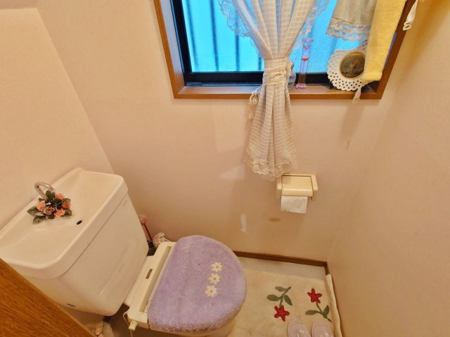 白を基調としたさわやかなトイレ