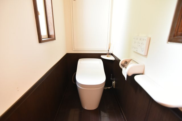 1Fトイレはタンクレスタイプです。