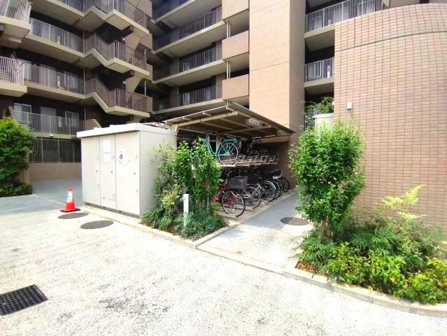 屋根付きなので、大事な自転車を雨風から守れます。