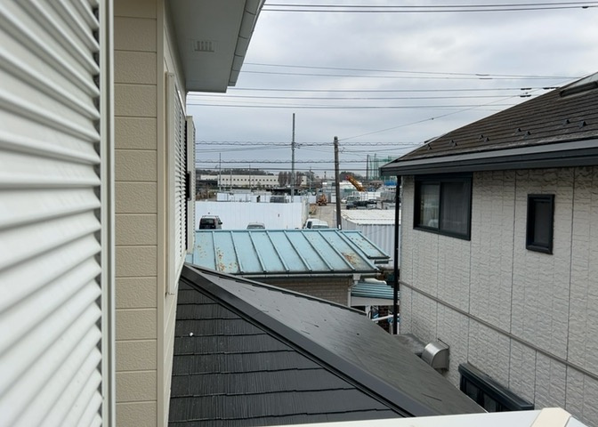 眺望を気にして物件を探す場合、前面に建物が建っていないか現地で確認しましょう！前面に建物があると景色はもちろん、日当たりや風通しにも影響が出てきます。住んだ時のことを想像しながら現地見学をしましょう。