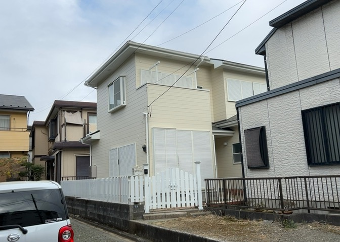 住宅用の土地では前面道路に2m以上接していなければならないと法律で定められています。しかし、お持ちの車のサイズやライフスタイルなどにより、2mでは利便が悪い場合もございますので、事前に確認しましょう。