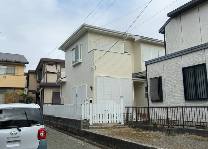 お持ちの車種によっては前面道路が広い方が便利でしょう。しかし、前面道路が広ければその分交通量が多くなるため、騒音などが気になる場合があります。実際に現地を見学し、周辺交通量や騒音などを確認しましょう！