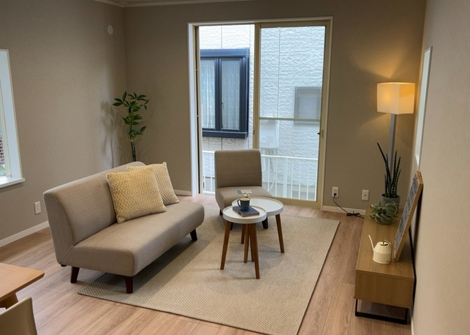 リビングの間取りの種類は大きくわけてリビングとダイニングが別になっているタイプ、リビングダイニング一体型です。どちらも一長一短ですので、家を選ぶ時はその両面をチェックして決めるようにしましょう。