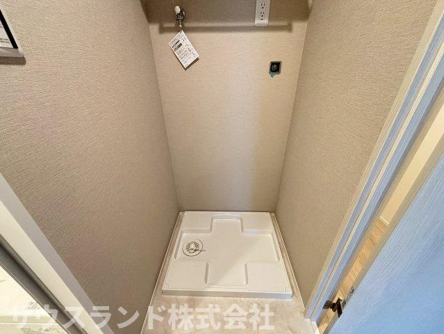 洗濯機置場にはパン付き。もしもの水漏れで床が傷むのを防いでくれたり、振動を軽減してくれます。