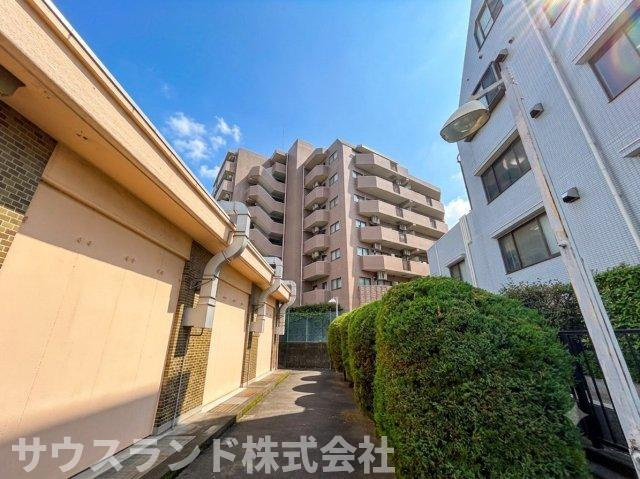 多彩な生活施設が集まる駅前を日常使いできる、暮らしやすさが魅力の住まい。