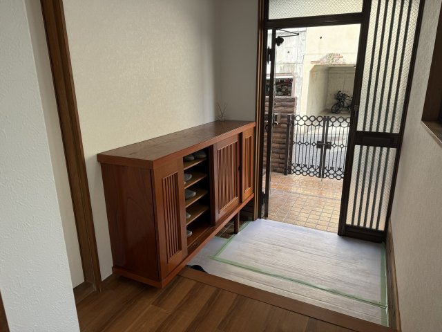 ～ロータイプのシューズボックスで玄関広々～