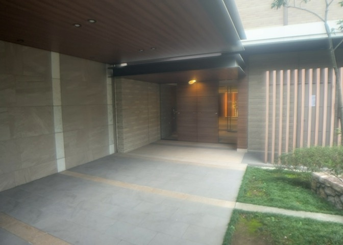 マンションのエントランスには、もともと風よけや防犯の役割がありますが、マンションによって宅配ボックスなどの設備が備わっている所もあります。日々の生活をイメージしながら生活しやすさをチェックしましょう。