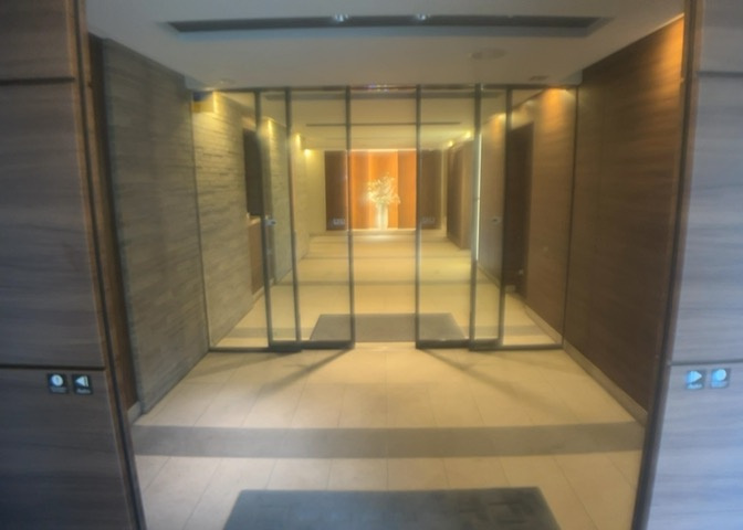 共用部分は、一棟の建物に住む区分所有者全員が共同で所有するとし、共用部分の管理、補修などは、区分所有者で形成される管理組合が行います。個人の判断で勝手に変更することはできませんので覚えておきましょう。