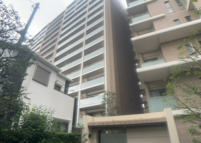 ＳＲＣ造は強度や耐震性の面でもRC造と比べて優れています。そのため、10階建以上の高層または超高層マンションなどの建築にも多く採用されています。柱や梁などのサイズが小さくても高い耐震性を確保できます。