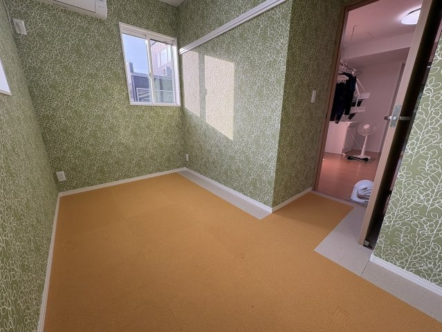ゆったりした洋室です