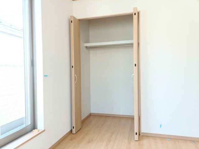 【洋室3　収納】　収納力に優れた設計で、お部屋をより広々と快適にお使いいただけます。