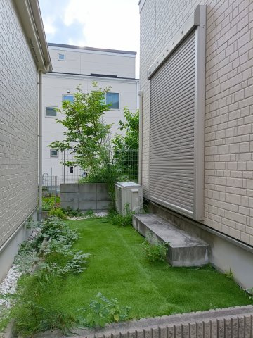 【専用庭】　ご家族のシンボルツリーや、お子様の成長を見守る記念樹など、思い出に残る植栽も楽しめます。