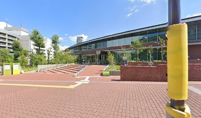 多摩市立中央図書館まで徒歩11分
