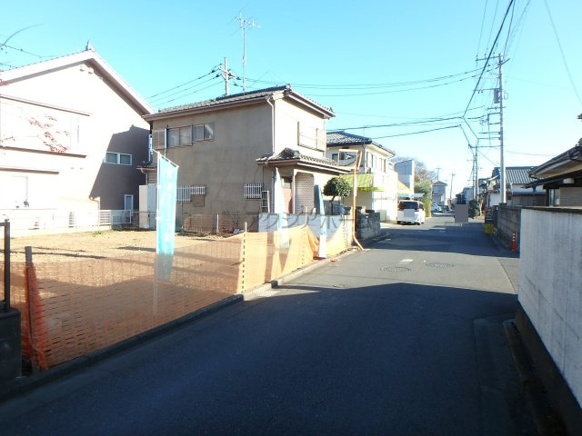 前面道路は交通量が少なく安全です♪