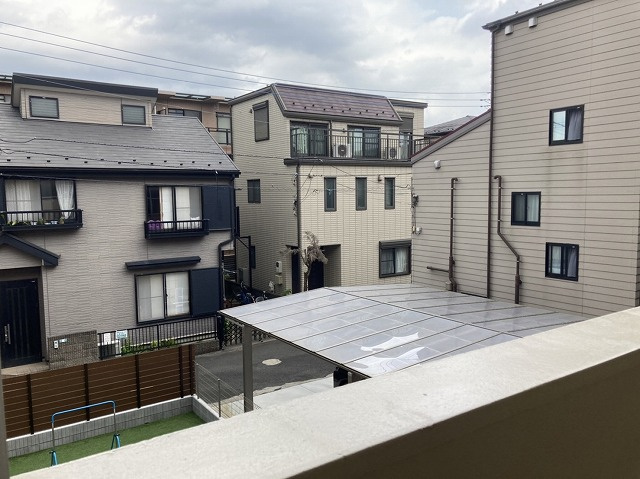 眺望の良さを楽しめるダイニングキッチンで家族団らんの時間を過ごしてはいかがでしょうか。バルコニーから見える景色を家族で眺める時間は、時間が経つのを忘れてしまいそうですね。是非、現地を見に行きましょう！