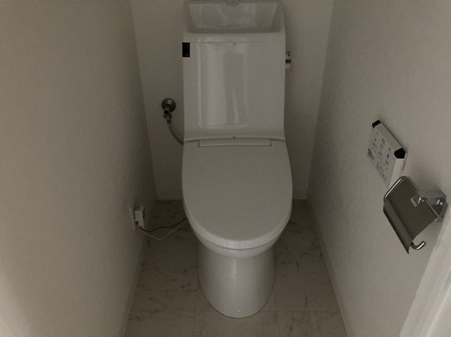 トイレは大きさや形、機能、抗菌性などが異なる多種多彩なタイプが各メーカーから出ています。それぞれに良さがあるため、事前にどういったタイプのトイレがいいのかをご家庭内で決めて、内見に行くといいでしょう。