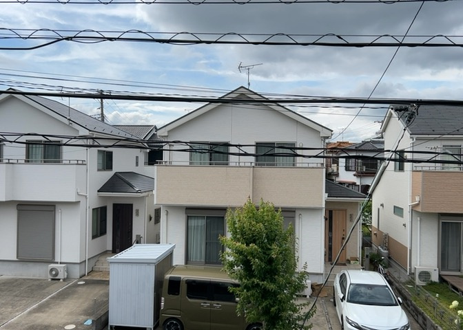 眺望を気にして物件を探す場合、前面に建物が建っていないか現地で確認しましょう！前面に建物があると景色はもちろん、日当たりや風通しにも影響が出てきます。住んだ時のことを想像しながら現地見学をしましょう。