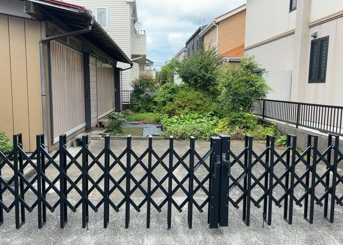 駐車場と明記されていても、最小スペースでつくられた駐車場だと大型車は駐車できなかったり、出入りしにくくなったりする可能性があります。お車のサイズと購入したい物件の駐車場のサイズを現地で確認しましょう。