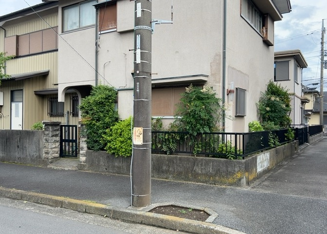 庭があることでガーデニングや家庭菜園はもちろん、こどもの遊び場やペットを放して遊ぶことができます。また、家の周囲に余裕があるということです。隣地との間があれば、十分な日当たりと、風通しが確保できます。