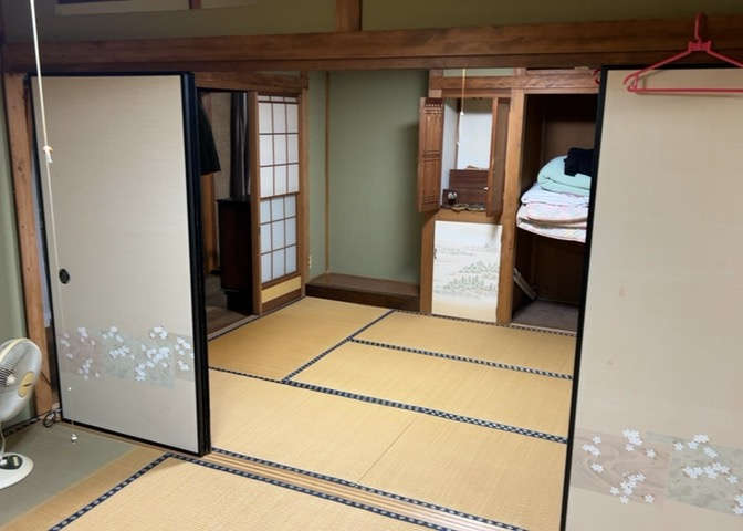 直線タイプはLとDKを一直線に並べた形で対面キッチンのタイプです。一般的なのでよく見かけるかもしれません。直線タイプに似た直接アイランドタイプは、キッチンとダイニングの間に壁がない分広く感じられます。