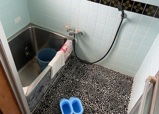 入浴時の快適さも大事なことですが、綺麗な状態を維持できなければ気持ちよく入浴できません。毎日の掃除が楽という点は大事なポイントになります！カビが生えにくく掃除がしやすい、壁や浴槽を選ぶといいでしょう。